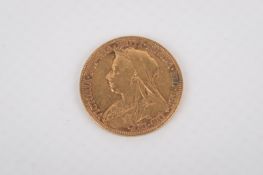 A 1899 gold sovereign. Weight 8g.