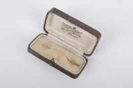 A diamond set yellow metal stick pin. With a single round cut diamond, unmarked, gross weight 1.