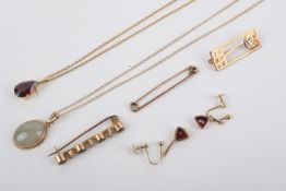 A small group of 9ct gold jewellery.