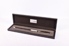 A large Laguiole en Aubrac carving knife 'Ebene', cased.