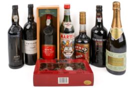 A collection of seven assorted bottles of alcohol and a miniatures box set.