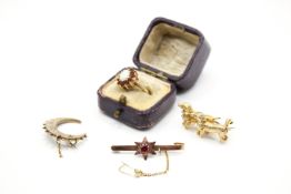 Four pieces of 9ct gold jewellery.