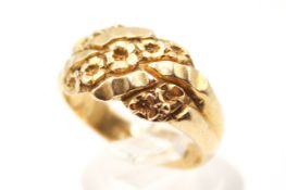 An 18ct gold flower design ring. Hallmarked, width of crown 1.1cm, size O, weight 6.6g.