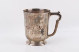 A large Stirling silver hallmarked mug. Having a circular foot. Adie Bros. Ltd., Birmingham, 1913.