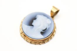 A modern Wedgewood cameo brooch. Of circular form depicting a female bust in profile. 23mm diameter.