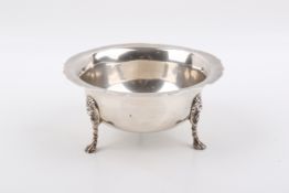 A George V Stirling silver hallmarked footed dish with lion masks and paw feet. London, 1910.