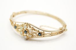 A Victorian style hallmarked 9ct gold hinged bangle.
