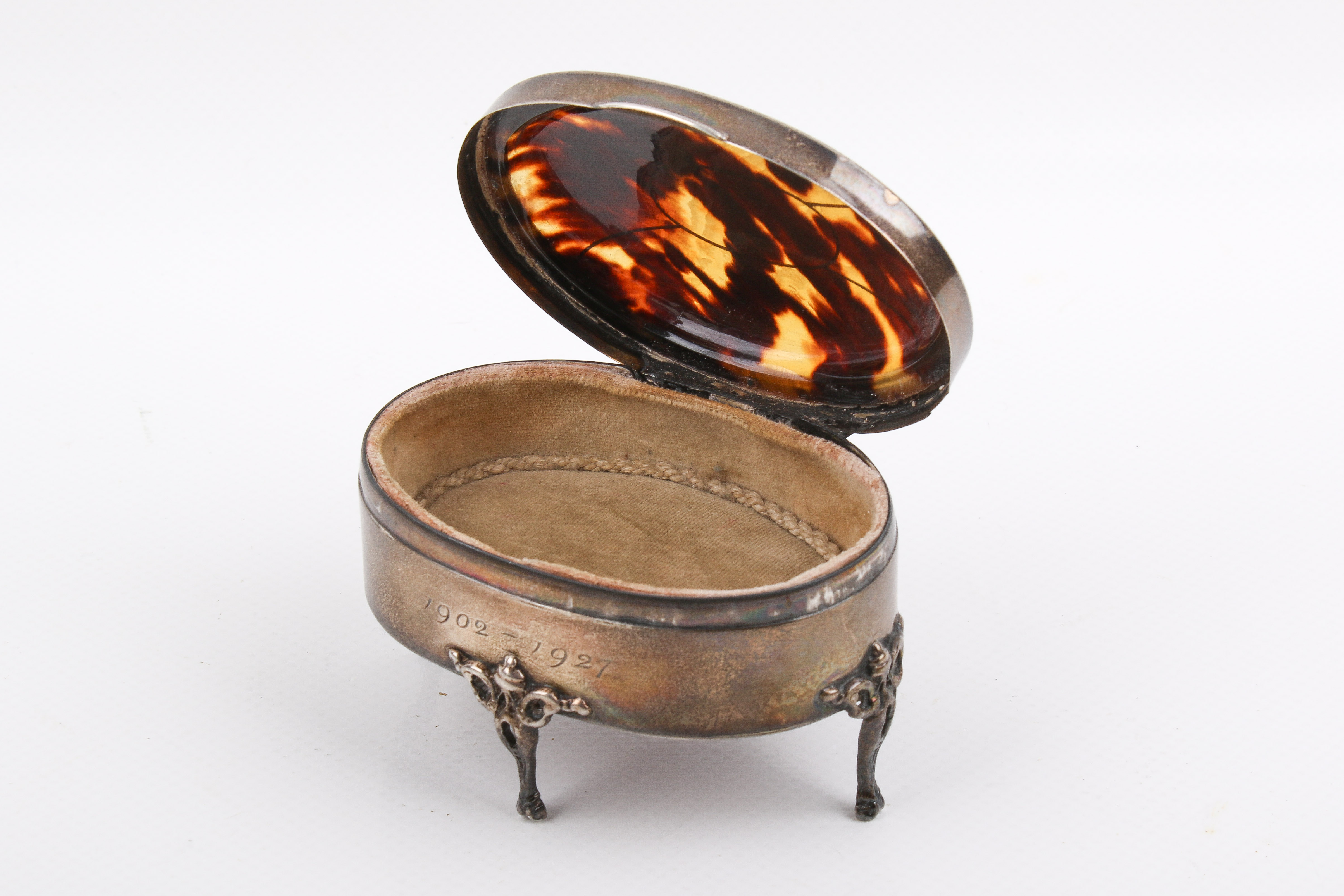 A George V sterling silver and tortoiseshell jewellery box by Charles & Richard Comyns, London 1923. - Image 2 of 3