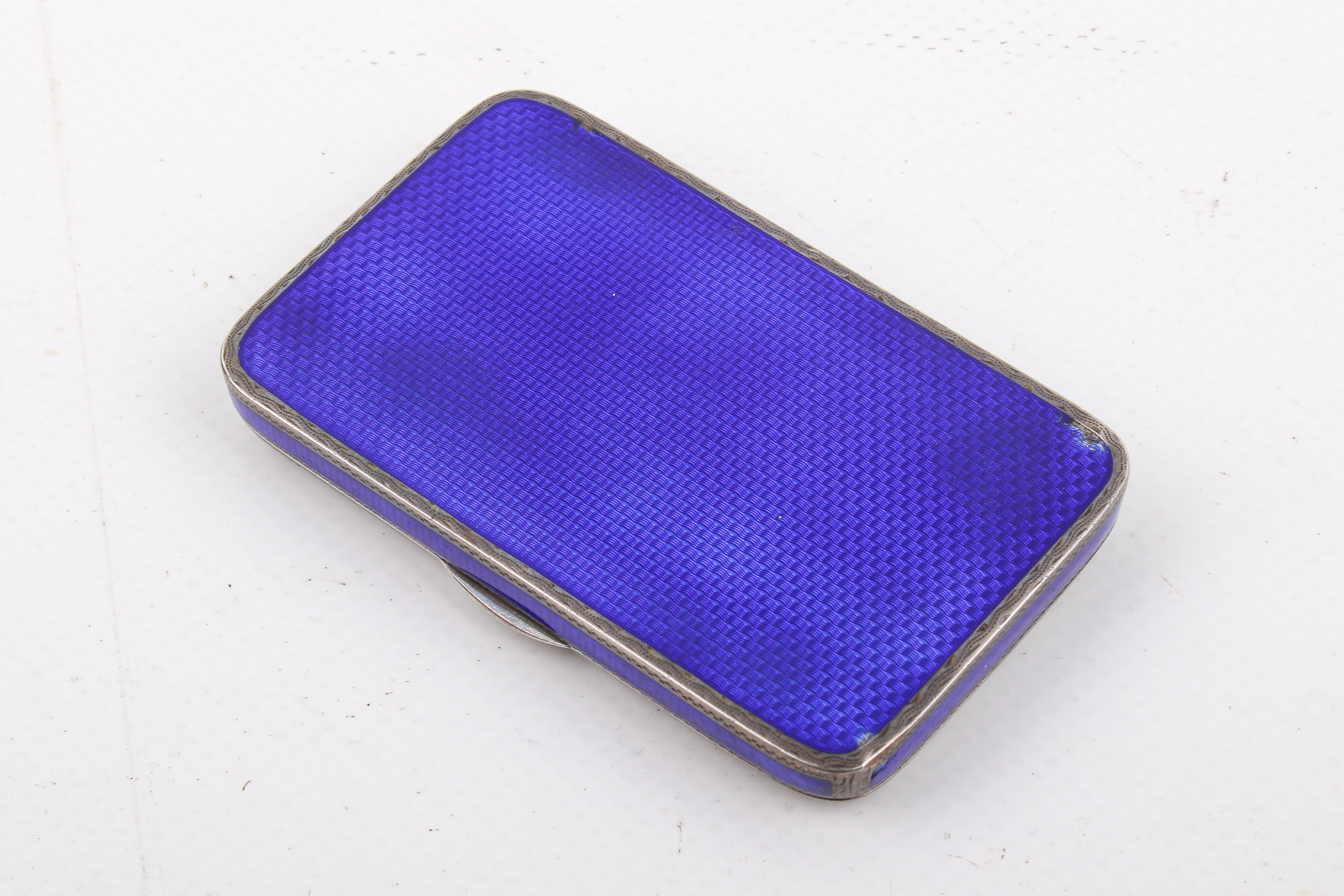 A blue enamel and white metal snuff box. Depicting Constable's 'Haywain' to the lid, stamped 925. - Image 2 of 3