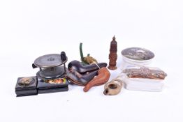 A group of interesting miscellaneous collectables.