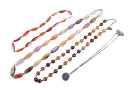 A group of assorted vintage costume jewellery.