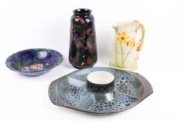 Four pieces of assorted 20th century ceramics.