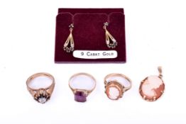 A small group of 9ct jewellery.
