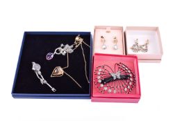 A small group of costume jewellery.