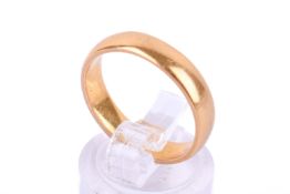 A hallmarked 22ct gold wedding band. Date letter 1918, size O. Gross weight 5.6g.