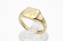 A 9ct gold signet ring. With engraved monogram J.O, hallmarked, size N, weight 5g.