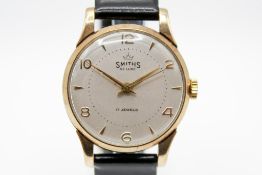 A 9ct gold cased Smiths de Luxe wristwatch.