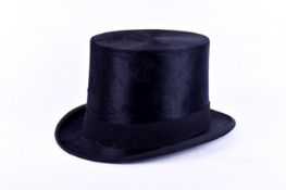 Dunn & Co gentleman's silk top hat, boxed. Inner circumference approximate 57cm H15.