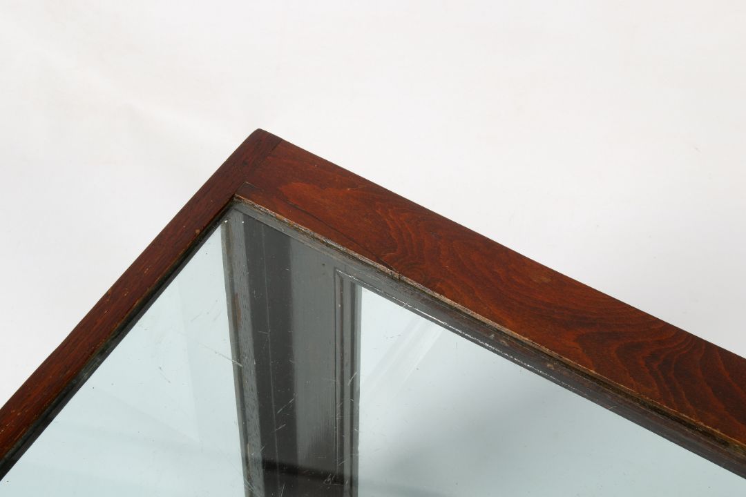 A mahogany framed counter-top 'museum' display cabinet of rectangular form. - Image 2 of 4
