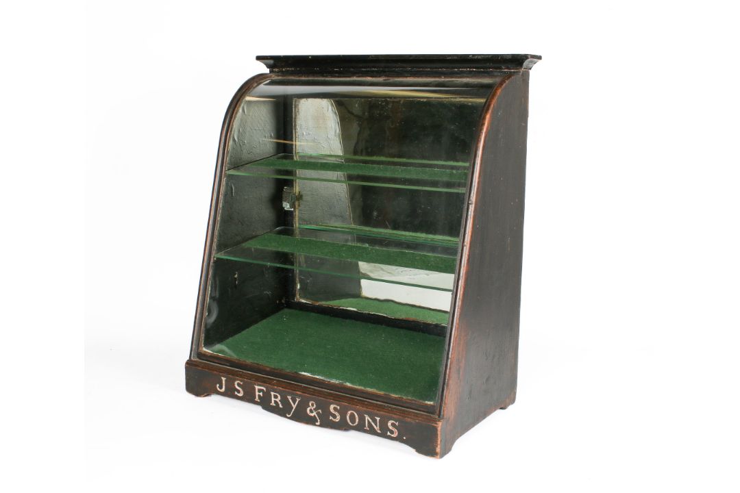 A shop counter-top arched glass display cabinet, J S Fry & Sons to the base. - Image 1 of 2