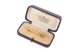 A yellow metal pin brooch. Marked 9ct, L3.2cm, weight 1.