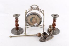 A small quantity of assorted silver plated items.