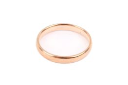 A 9ct gold wedding band. Hallmarked, size N, weight 2g.