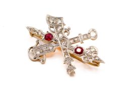 An ornate diamond brooch. Set with mixed cut diamonds of 0.