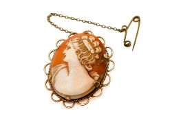 A 9ct gold mounted cameo brooch.