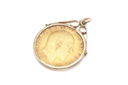 A 1907 half sovereign coin in a 9ct gold pendant mount.