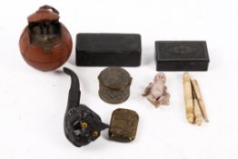 A small group of vintage collectables including a novelty French table lighter.