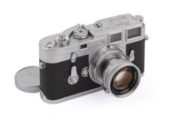 A Leica M3 SS Frame Selector 35mm Rangefinder Camera. Chrome, 1959. Serial number 972814.