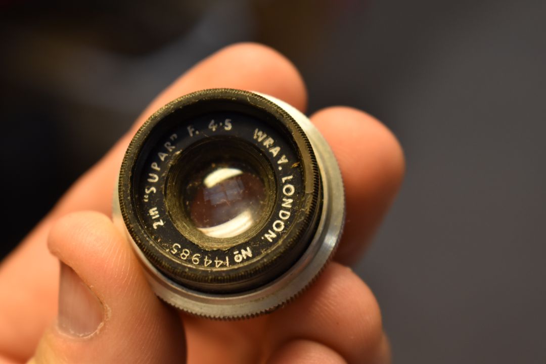 A collection of assorted vintage camera accessories. - Image 7 of 11
