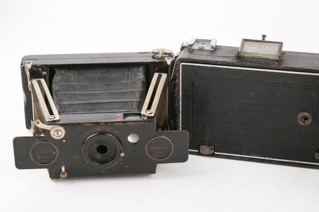 A group of four assorted vintage folding bellows film cameras. - Image 3 of 3