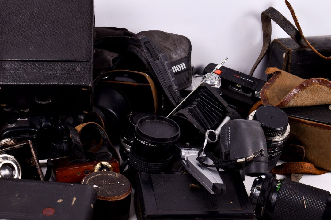Box of assorted film cameras and accessories. Including a mahogany cased, folding, etc. - Image 3 of 3