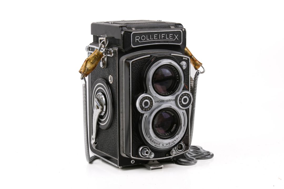 A vintage Rolleiflex TLR medium format film camera. S/n 1429095 with Carl ZeissTessar 1:3. - Image 1 of 3