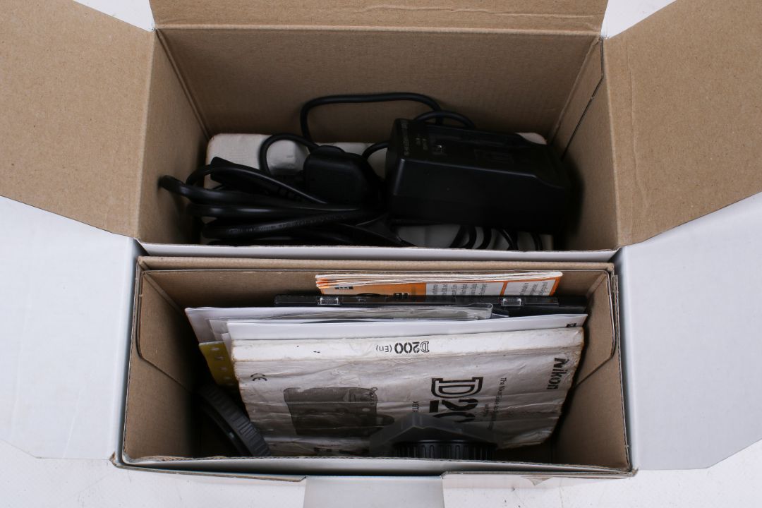 A Nikon D200 digital camera outfit. S/n 8011676, with Sigma Zoom 18-125mm 1:3.5-5.6 DC lens, etc. - Image 4 of 4