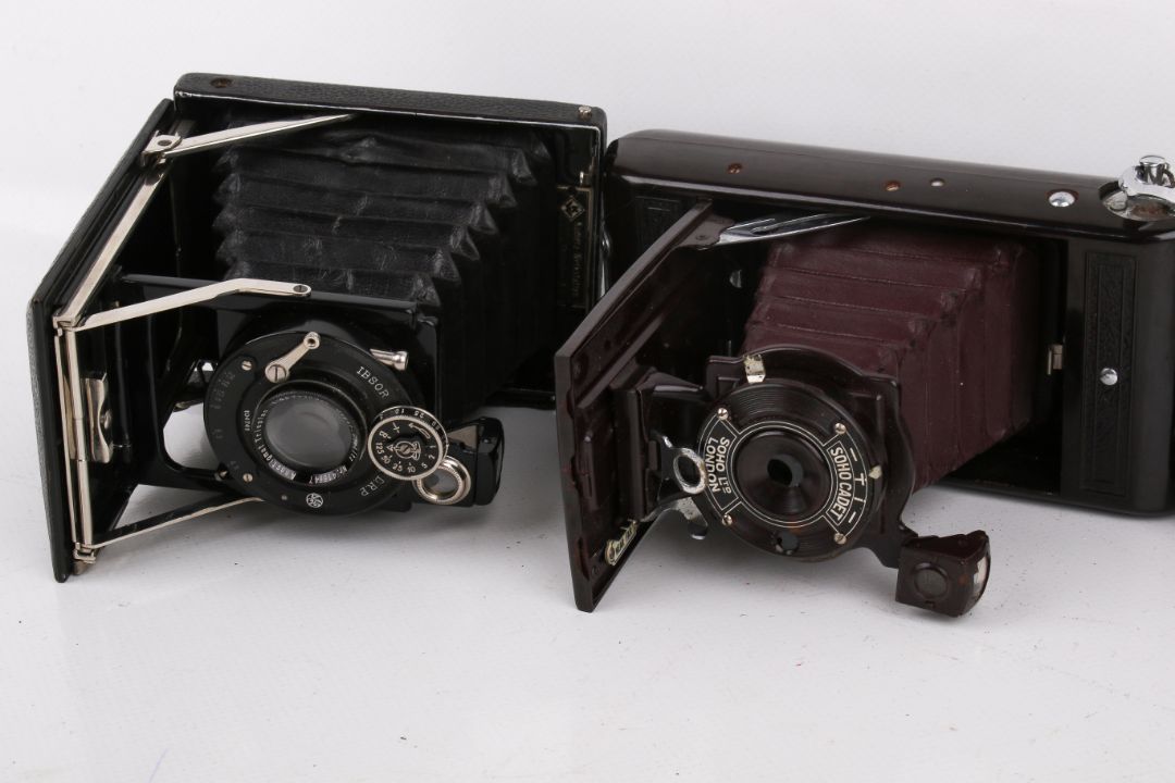 A circa 1900 Goerz folding strut plate camera. Having a Carl Zeiss Tessar 1:4.5 f=16. - Image 5 of 6
