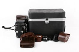 Yashica 636 TLR medium format film camera outfit, cased. S/n SX 6080275, with Yashikor 1:3.