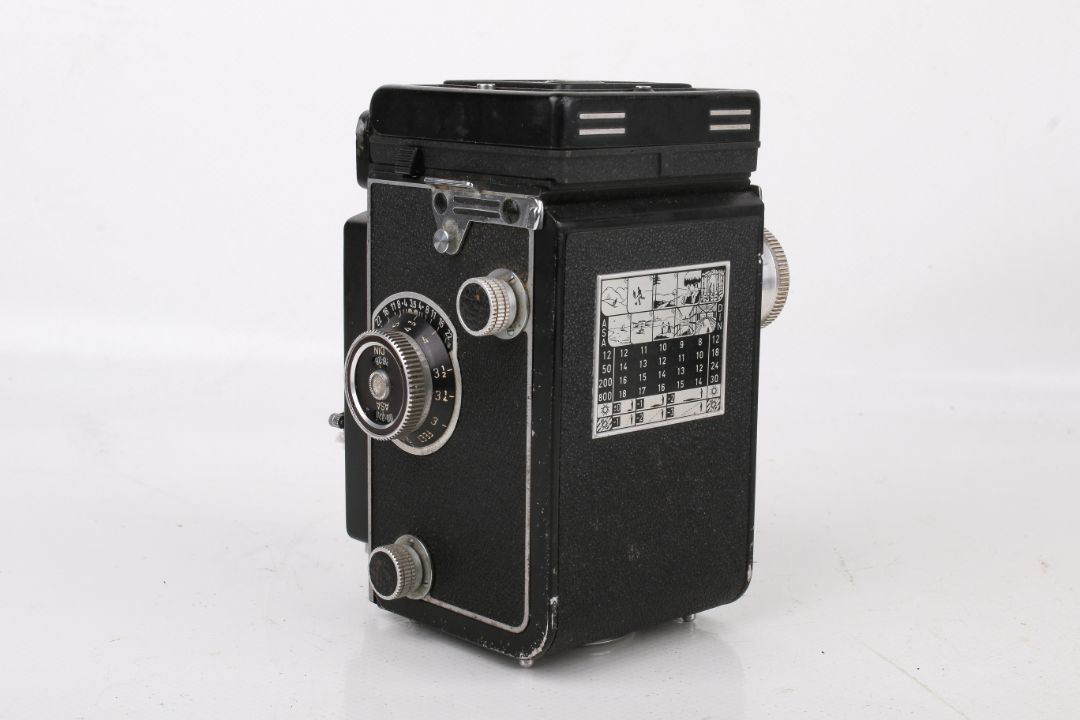 A vintage Rolleicord Vb TLR medium format film camera. - Image 2 of 3