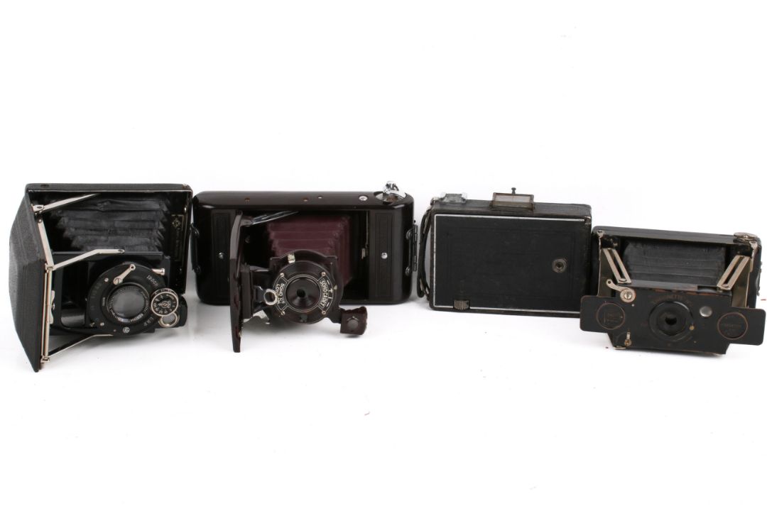 A circa 1900 Goerz folding strut plate camera. Having a Carl Zeiss Tessar 1:4.5 f=16. - Image 4 of 6