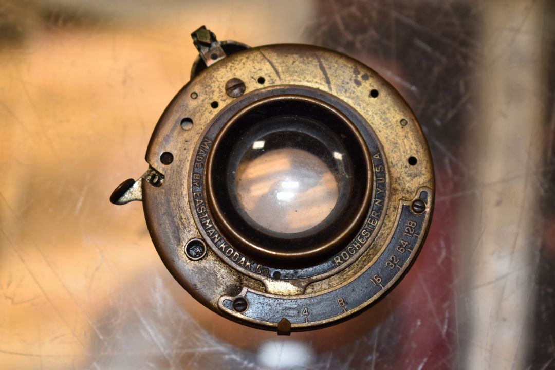 A collection of assorted vintage camera accessories. - Image 6 of 11