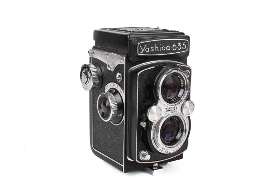 Yashica 636 TLR medium format film camera outfit, cased. S/n SX 6080275, with Yashikor 1:3. - Image 3 of 4