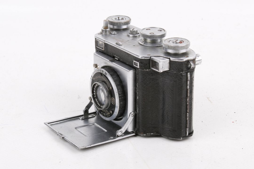 A vintage Dollina Certo Dresden folding rangefinder 35mm film camera. - Image 2 of 3