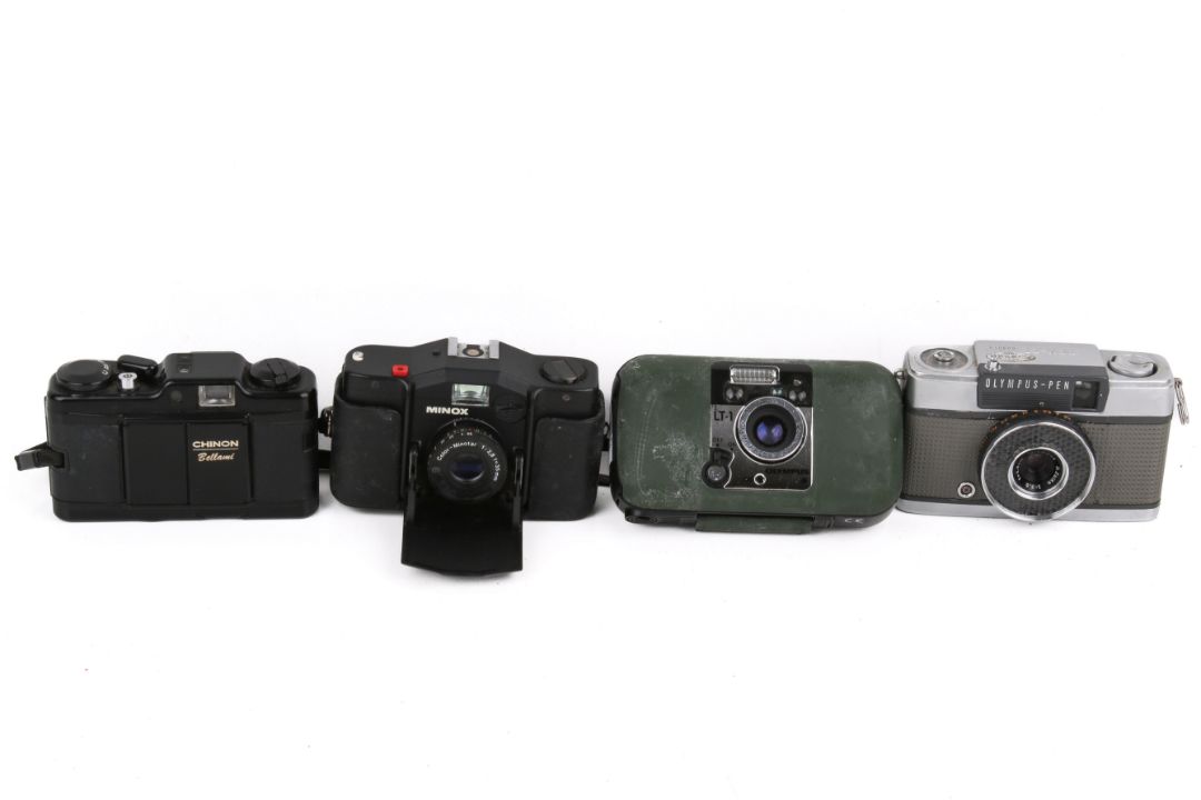 A group of four assorted compact 35mm film cameras. - Image 1 of 3