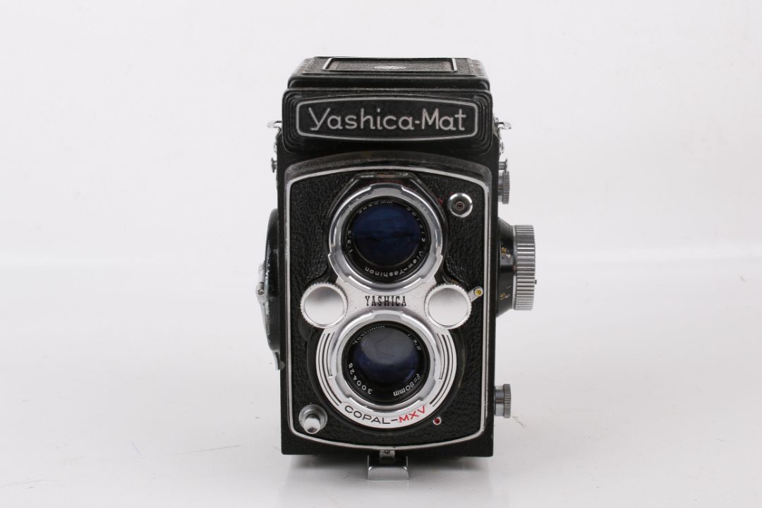 A vintage Yashica-Mat TLR medium format film cameras. - Image 3 of 3