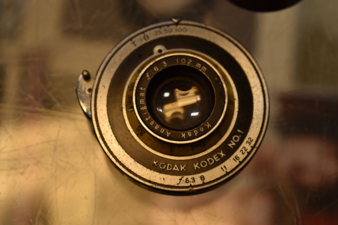 A collection of assorted vintage camera accessories. - Image 5 of 11