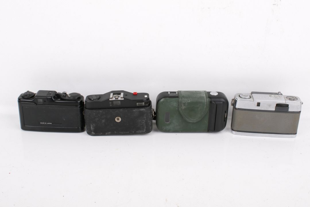 A group of four assorted compact 35mm film cameras. - Image 3 of 3