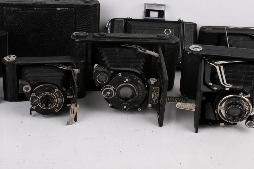 A collection of ten assorted vintage folding bellows film cameras. - Image 2 of 3