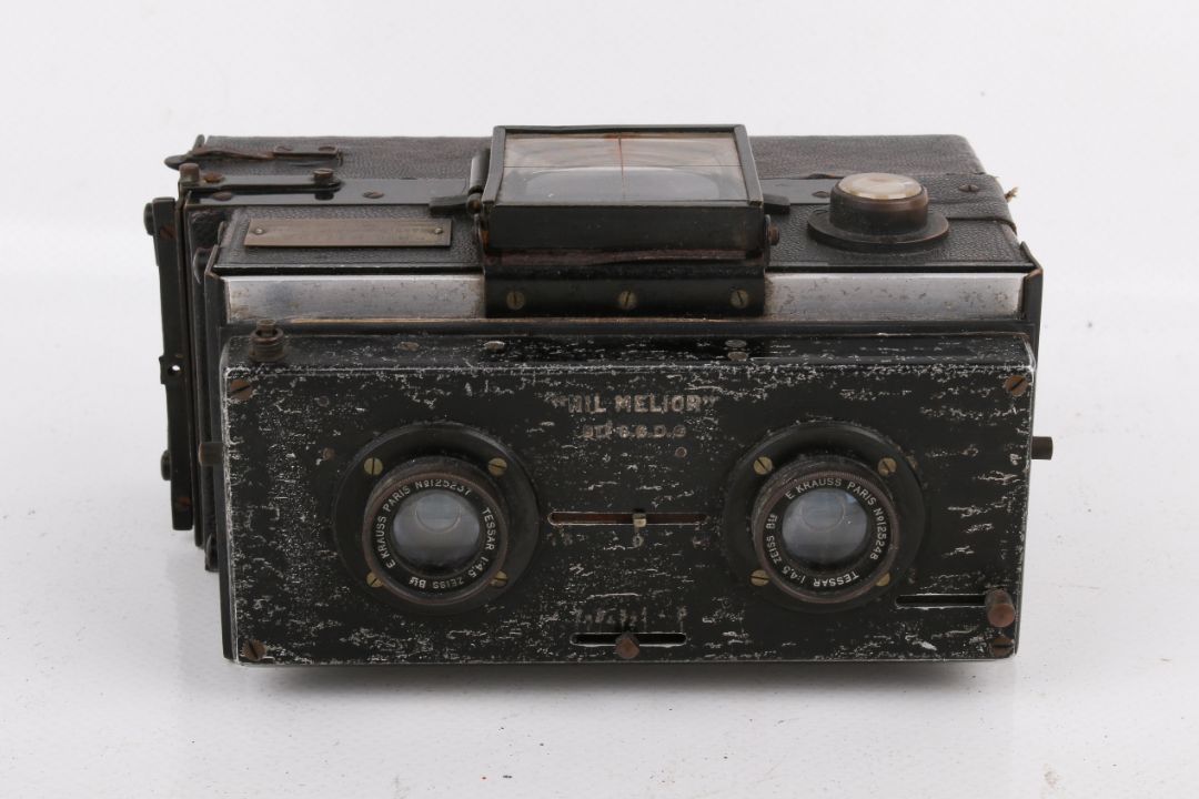A vintage Macris Boucher Nil Melior stereoscopic film camera, circa 1912-1928. - Image 2 of 3